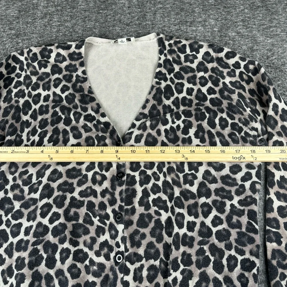 St. John's Bay Animal Print Sweater Cardigan Size Large Petite - Picture 3 of 5